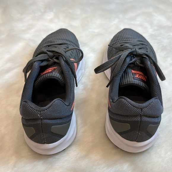 Nike running shoe grey, peach swoosh, white/black soles size 8W - Picture 3 of 14